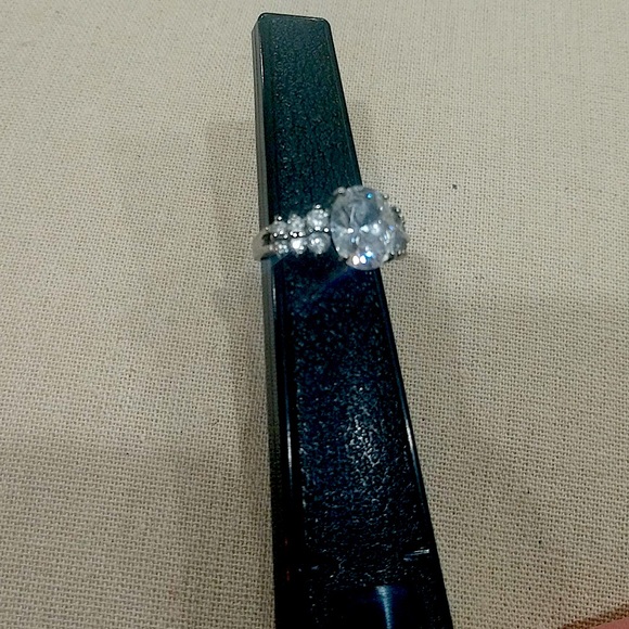 Beautiful Designed Simulated Diamond & Silver Ring.  Size 8 - Picture 5 of 8